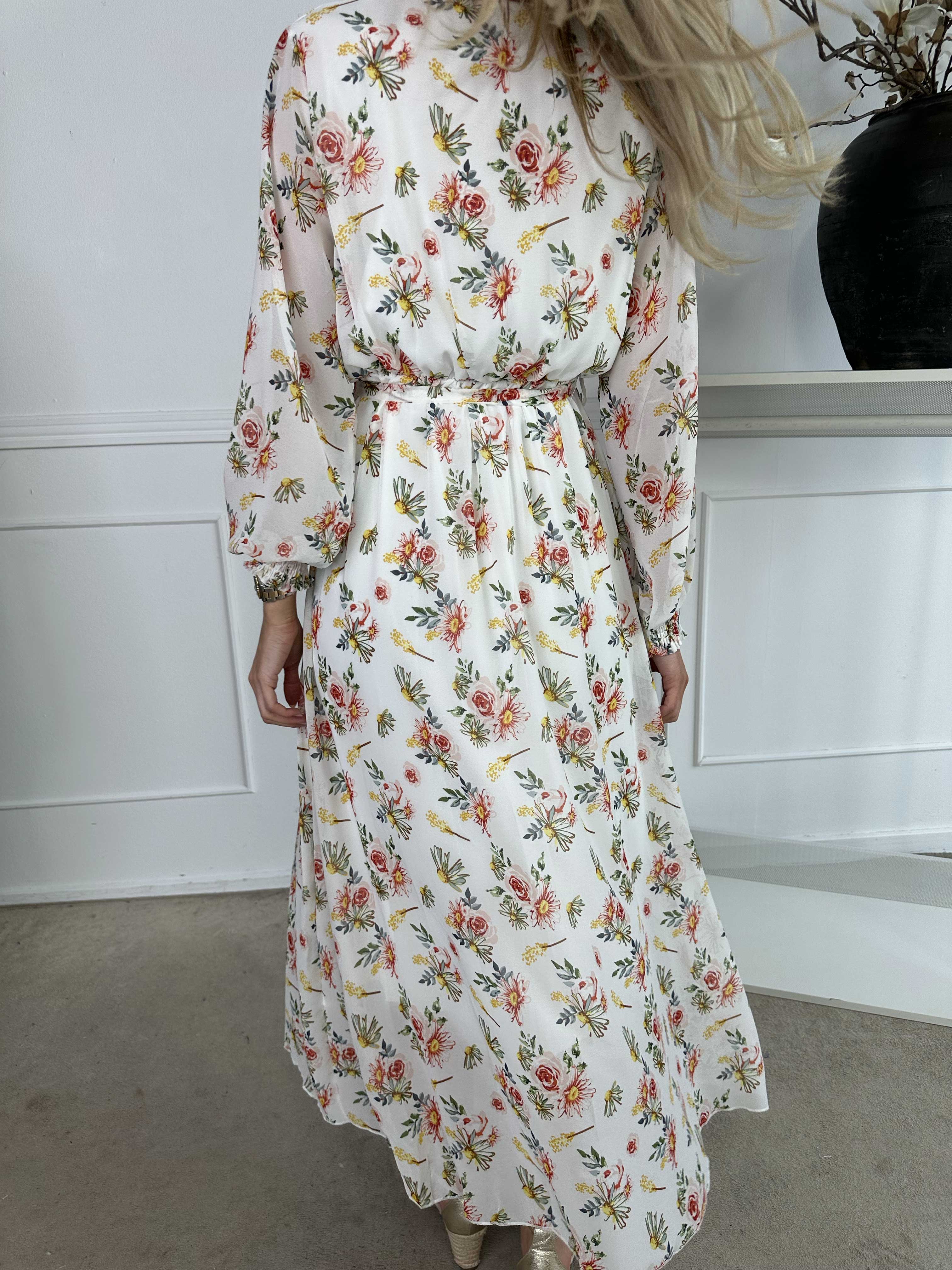 Zola - Långklänning med blommor och halvgenomskinliga ärmar